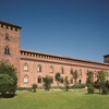 Giulia Alberti, Simone Beck, Francesca Betti, Claudio Carrieri, Marilù Cattaneo, Mariangela De Maria, Fausta Dossi, Giovanna Fra, Nes Lerpa, Gianandrea Melloni, Gualtiero Mocenni, Giorgio Moiso, Claudio Nicolini, Giampaolo Parini, Lucio Perna, Mario Raciti, Beppe Schiavetta e al. - Bacini Mediterranei. Ceramiche dall'antico Islam alla contemporaneità