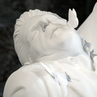 Jan Fabre, Merciful Dream (Pietà V), 2011, marmo di carrara, 190 x 195 x 110 cm, foto Pat Verbruggen, Collezione privata, Copyright Angelos bvba