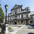 Facciata della Chiesa di San Carlo Borromeo, Anversa | sigridspinnox.comPer la Chiesa di San Carlo Borromeo ad Anversa Pieter Paul Rubens fece 39 schizzi preparatori del ciclo di affreschi della volta e fu aiutato nella realizzazione dell’opera dal suo assistente Van Dyck. Purtroppo un incendiò nel 1718 distrusse il tetto della chiesa e gli affreschi andarono per sempre perduti.