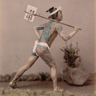 Kusakabe Kimbei, Corriere tatuato (hikyaku), 1885 circa, Giappone Segreto. Capolavori della fotografia dell'800 | Courtesy of Palazzo del Governatore, Parma 2016