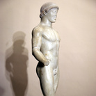 Efebo di Agrigento, 480 a.C. Marmo greco-orientale, h cm 102. Provenienza: Agrigento, cisterna presso San Biagio. Agrigento, Museo Archeologico Regionale
