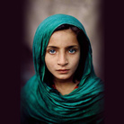 Steve McCurry. Una testa, un volto. Pari nelle differenze