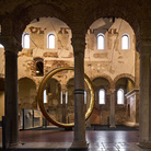 Fabrizio Plessi, Plessi sposa Brixia, Basilica di San Salvatore, Museo di Santa Giulia | Foto: © Petrò Gilberti | Courtesy Fondazione Brescia Musei