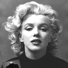 Marilyn nel suo maglione di lana a collo alto, 1953 | Collage del fotografo Ben Ross e fotografia del capo dalla Collezione Stampfer - © collage: Ted Stampfer