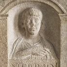 Stele di Fausto e Procula, Fine I secolo d.C. Calcare, 70 x 32 x 109 cm, Museo Archeologico Nazionale di Aquileia | Foto © Gianluca Baronchelli