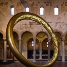 Fabrizio Plessi, Plessi sposa Brixia, 2023, Basilica di San Salvatore, Museo di Santa Giulia | Courtesy © Fondazione Brescia Musei | Foto: Petrò Gilberti