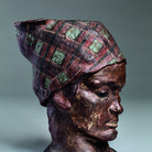 Paul Gauguin,Testa‐ritratto di donna della Martinica con fazzoletto, 1887‐88, Terracotta smaltata, decorata con ingobbio, cm 22,5 x 13 x 17,5 | © Ny Carlsberg Glyptotek, Copenhagen /Photo: Ole Haupt