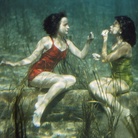J. Baylor Roberts, Stati Uniti 1944, Due nuotatrici si esibiscono mettendosi il rossetto sott'acqua a Wakulla Springs, vicino Tallahassee, in Florida, 