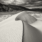 Cara Weston, Dune Ridge II, Death Valley, 2012, Stampa a pigmenti d'archivio | © Cara Weston