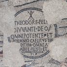 Particolare del pavimento musivo della basilica con l’iscrizione dedicatoria di Teodoro. Una delle prime attestazioni del monogramma costantiniano in un edificio pubblico