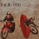 Incidente col sidecar, 1931, Italia centrale, Tempera su cartone, 37.1 x 26 cm | Vengono fuori da una grossa nuvola di polvere due uomini - in abbigliamento da motociclista - alla guida di un rosso sidecar Jawa Special. Mentre il sidecar si stacca violentemente dalla moto, il malcapitato all’interno si affida alla grazia del Santissimo Crocefisso