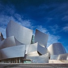 Walt Disney Concert Hall, 111 di South Grand Avenue Los Angeles, Architetto Frank Gehry, 2003 | Foto: Falkenpost via Pixabay