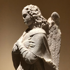 Scultore ignoto, Angelo Annunziante, Secoli XVI-XVII, Marmo di Carrara, 160 x 68 cm, Proveniente dall'Ex Convento del Carmine di Siracusa, Poi dalla Chiesa del Carmine, Isola di Ortigia, Museo di Palazzo Bellomo | Foto: © ARTE.it