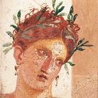 Affresco con testa femminile coronata, intonaco affrescato, da Ercolano. Napoli, Museo Archeologico Nazionale Su concessione del Ministero dei beni e delle attività culturali e del turismo: Museo Archeologico Nazionale, Napoli