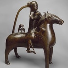 Brocca, Cacciatore a cavallo, Europa settentrionale, Ungheria, XII-XIII secolo, Bronzo fuso, 26x24,5x9,5 cm San Pietroburgo, Museo Statale Ermitage