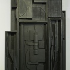 Louise Nevelson, Night Sun I, 1959, Legno dipinto nero 259 x 165 x 30 cm, Courtesy Fondazione Marconi, Milano