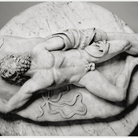 Statua di gigante morto. Napoli, Museo Archeologico Nazionale. Alt. 0,38 m; lungh. 1,39 m. Marmo bianco-grigio