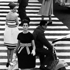 William Klein, Nina, piazza di Spagna, Roma 1960, (Dalla sezione Moda) | Courtesy of Contrasto 2016 © William Klein