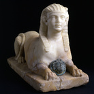 Sfinge I sec. d.C., Marmo bianco e bronzo, base 33 x 12,5 cm h 20,8 cm, Museo Archeologico Nazionale, Napoli