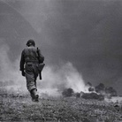 Robert Capa, Soldato americano in perlustrazione nei dintorni di Troina, 4-5 agosto 1943