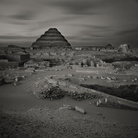 Kenro Izu, Sakkara #13, Egypt, 1979 dalla serie “Sacred Places”, stampa ai sali d’argento, 33x46 cm