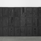 Louise Nevelson, Tropical Landscape I, 1975, Legno dipinto nero 238,8 x 398 x 15 cm, Courtesy Fondazione Marconi, Milano