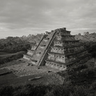 Kenro Izu, Tajin #13, Mexico, 1987, dalla serie “Sacred Places”, stampa ai pigmenti, 71x102 cm