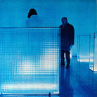 Vigo Nanda, Diaframma, 1968. Telaio in ferro cromato, vetri stampati e neon blu, cm 100x100x25. Galleria Apollinaire, Milano