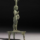 Incensiere con forma femminile appoggiata su un tavolo a tre gambe, 490?470 AC (Chiusi), bronzo, h 19,1 cm, diam 10 cm. Londra, The British Museum