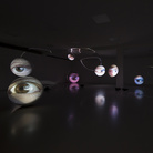 Tony Oursler, Obscura, 1996/2013, Installazione video, proiettori, sfere, resina, acrilico, Dimensioni variabili | Courtesy of SCHAUWERK S indelfingen Photo credits: Frank Kleinbach, Stuttgart