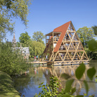 NLÉ Kunlùe Adeyemi, MFS III  Minne Floating School, 2018, Bruges, Minnewater | Foto © Jan D’Hondt, via Flickr | Courtesy of VISITFLANDERS Fladre e Bruxelles