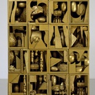 Louise Nevelson, The Golden Pearl (24 elementi), 1962, Legno dipinto oro 198 x 100 x 45 cm, Courtesy Fondazione Marconi, Milano