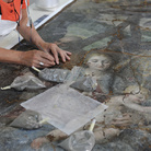 Intervento di restauro ad una tela dopo il terremoto all'Aquila nel 2009, 