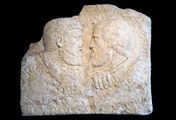 immagine di Rilievo con l'abbbraccio tra Pietro e Paolo
