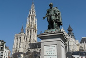 immagine di Groenplaats e statua di Pieter Paul Rubens