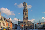immagine di Piazza del Mercato (Markt) e Torre Civica (Belfort)