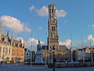 immagine di Piazza del Mercato (Markt) e Torre Civica (Belfort)