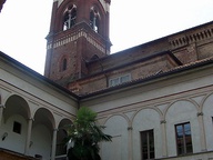 immagine di Campanile e chiostro