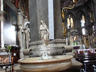 immagine di Acquasantiere con San Giovanni Battista e San Zaccaria