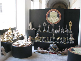 Maxi sequestro: recuperata refurtiva per oltre 1 ml di euro Maxi sequestro: recuperata refurtiva per oltre 1 ml di euro