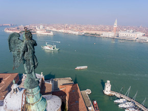 Sguardi di Pietra. Venezia vista dalle sue statue. Fotografie di Marco Sabadin