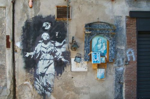 Banksy, Madonna con la pistola, Piazza dei Girolamini, Napoli