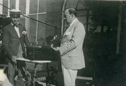 Enrico Caruso con disco