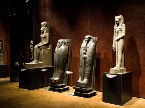Statue sumere, mummie  and sarcofagi al Museo Egizio di Torino | Foto: Luca Lorenzelli / Shutterstock.com