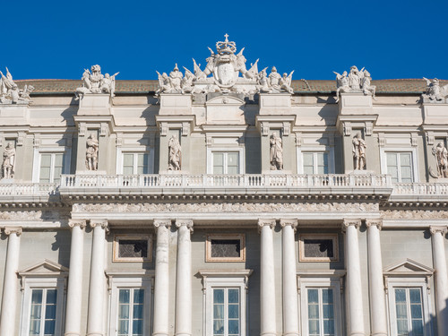 Dettaglio della facciata neoclassica del Palazzo Ducale di Genova da  Piazza Matteotti | Foto: lucag_g