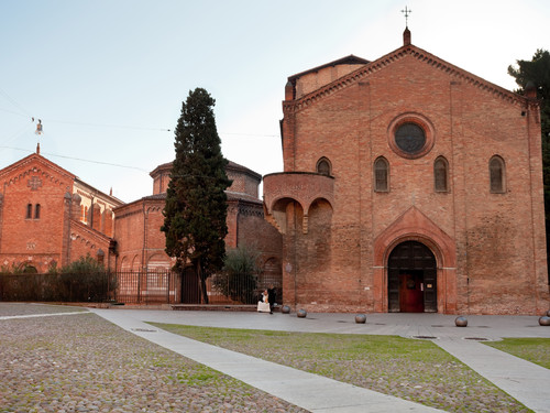 Front view of religious complex Santo Stefano Abbey in Bologna, Italy | Photo: vvoe