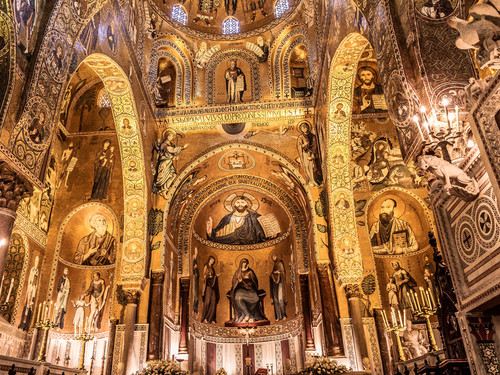 Interior of the famous Cappella Palatina in the Palazzo Reale of Palermo, Sicily, Italy | Photo: Andreas Zerndl / Shutterstock.com