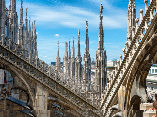 White marble statues on the roof of famous Cathedral Duomo di Milano, Italy | Photo: Pavel Vakhrushev