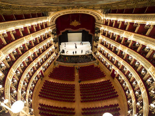 Tributo a Giuseppe Verdi al Teatro San Carlo di Napoli | Foto: photogolfer / Shutterstock.com