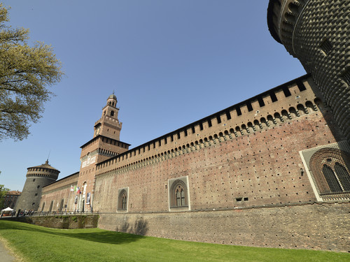 Il Castello Sforzesco in primavera, Milano | Photo: Antonio Truzzi / Shutterstock.com